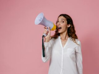 Zdjęcie do artykułu: Jak pisać opisy, które przyciągają uwagę i zwiększają interakcje